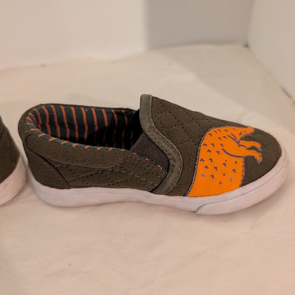Cat & Jack Toddler Boy Green and Orange Dinosaur Slip On Sneakers in Size 7 - Picture 3 of 10